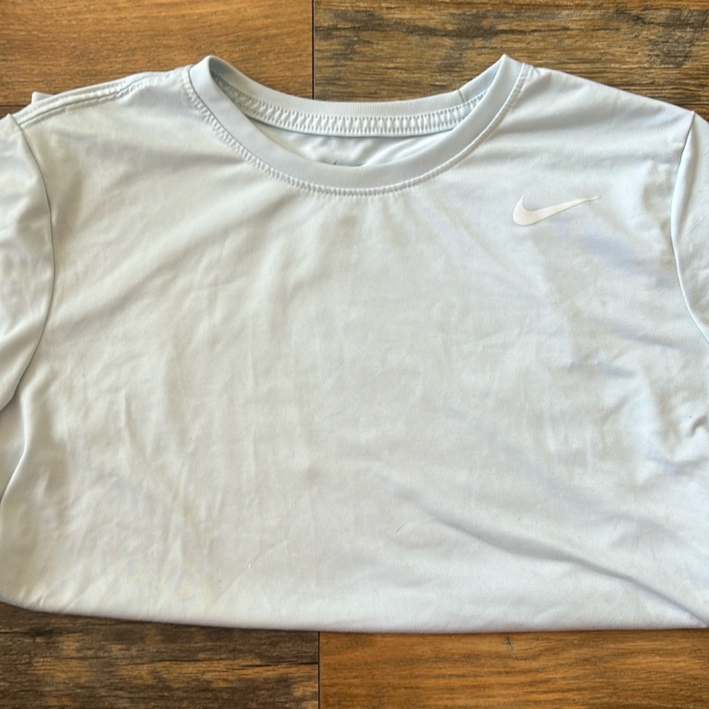 Super good condition. Barely wore it because it didn’t fit right.